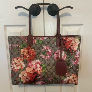 🌷Gucci Blooms GG Reversible Tote